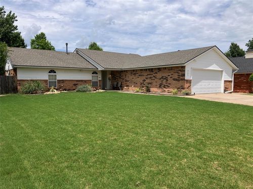 9105 Oak Creek Dr, Midwest City, OK, 73130-4238 | Card Image