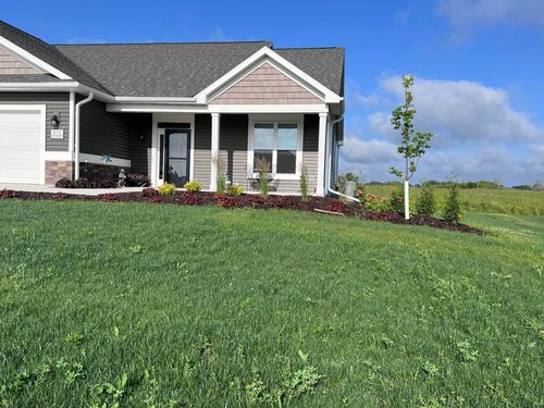 1577069 Mayflower Ct, Menomonee Falls, WI, 53051-1573 | Card Image