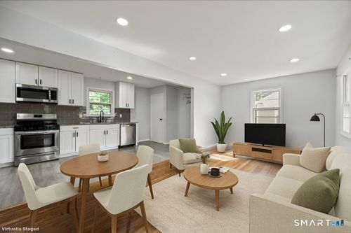 456 N Walnut St, Waterbury, CT, 06704-2733 | Card Image