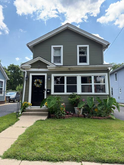727 Superior St, Aurora, IL, 60505-2722 | Card Image