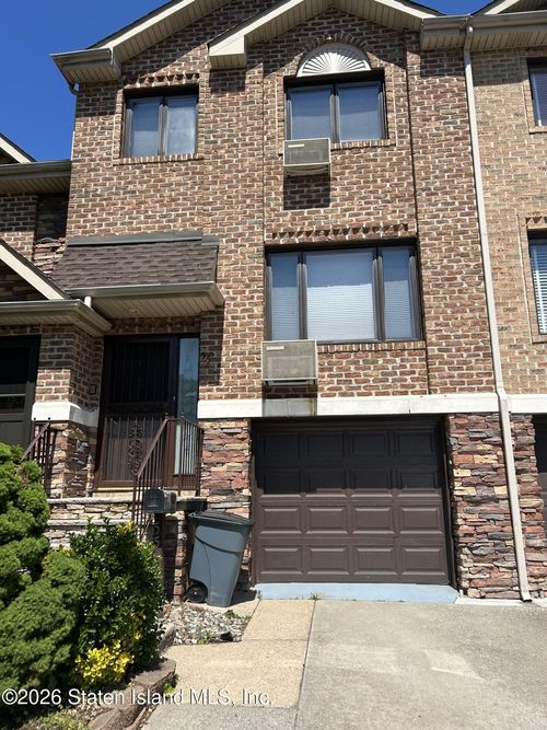 55 North Dr, Staten Island, NY, 10305-5109 | Card Image