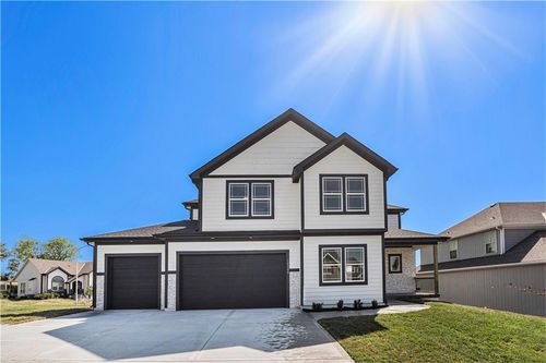 7360 Nw Clore Dr, Parkville, MO, 64152-1143 | Card Image