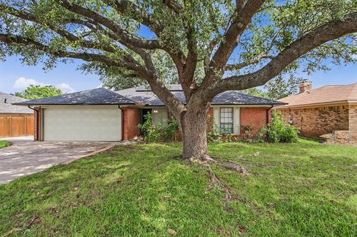 2820 Whitehurst Dr, Fort Worth, TX, 76133-6435 | Card Image