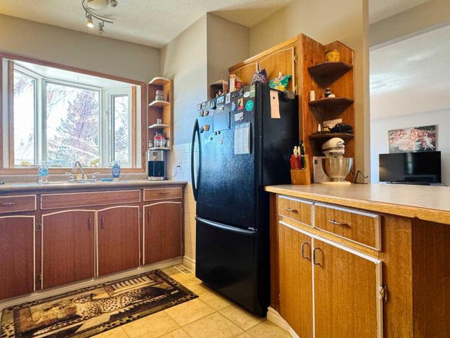1519 16 Avenue S, Home with 4 bedrooms, 2 bathrooms and 5 parking in Lethbridge AB | Image 9