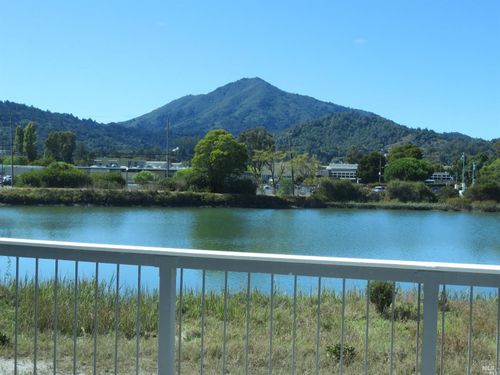 apt-108-100 Lucky Dr, Corte Madera, CA, 94925-1123 | Card Image