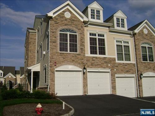 8 A Sweeney Ct, Montvale, NJ, 07645-1786 | Card Image