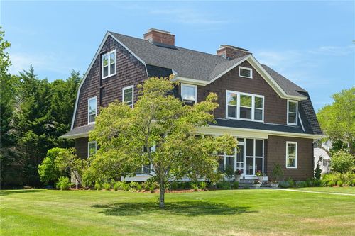 84 Rodman St, Narragansett, RI, 02882-3644 | Card Image