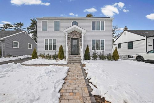 99 Kuhl Ave, Hicksville, NY, 11801-2458 | Card Image