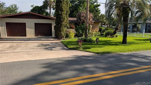 812 Nw 6th Street, Crystal River, FL, 34428 | Card Image