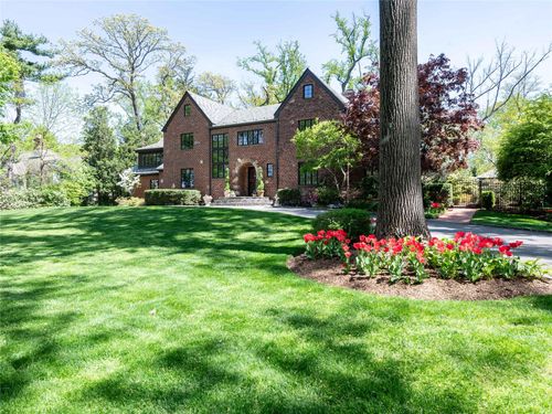 510 Manhasset Woods Rd, Manhasset, NY, 11030-1645 | Card Image