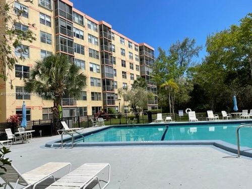 apt-219-17890 W Dixie Hwy, Miami, FL, 33160-4824 | Card Image