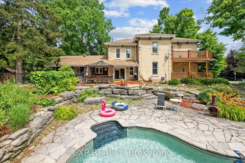 {{alt}} | Card Image