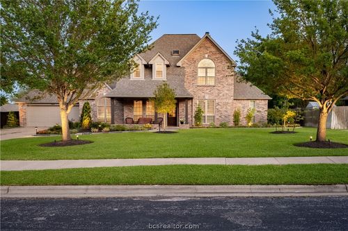 704 Canterbury Dr, College Station, TX, 77845-7902 | Card Image
