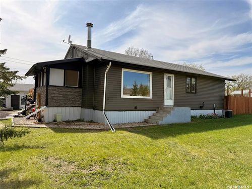 200 2nd Street W, Dinsmore, SK, S0L0T0 | Card Image