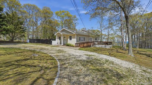 32 Red Creek Rd, Hampton Bays, NY, 11946-1204 | Card Image