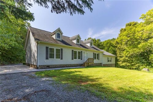 3636 Shacktown Rd, Yadkinville, NC, 27055-5712 | Card Image