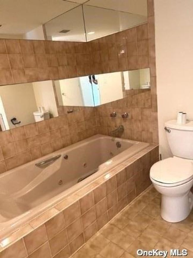 APT-3A - 141 Great Neck Rd, Condo with 2 bedrooms, 3 bathrooms and 2 parking in Great Neck NY | Image 9