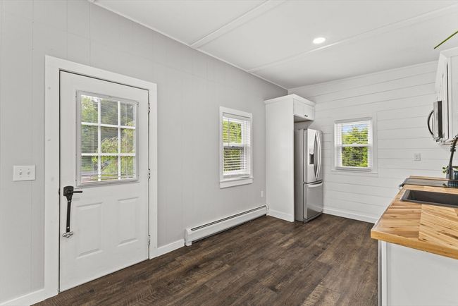 301 County Rd, House other with 1 bedrooms, 1 bathrooms and 6 parking in Marion MA | Image 18
