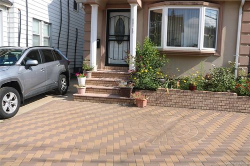 23015 88th Ave, Queens Village, NY, 11427-2622 | Card Image