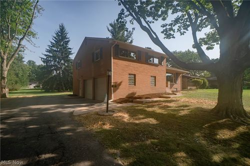615 Summit St Se, North Canton, OH, 44720-3747 | Card Image