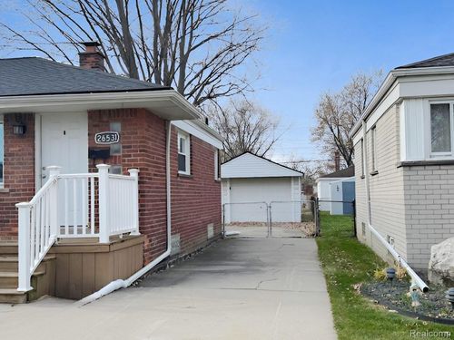 26531 Grant St, Saint Clair Shores, MI, 48081-1708 | Card Image