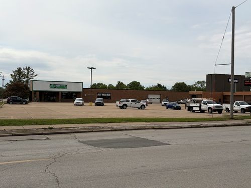 2825 Rockingham Road, Davenport, IA, 52802 | Card Image
