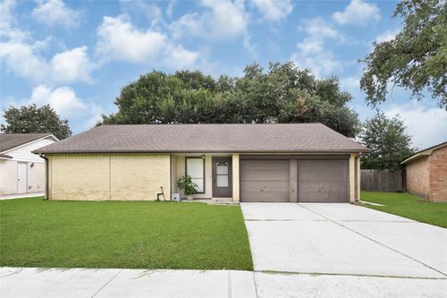 10007 Oakmont Dr, La Porte, TX, 77571-5911 | Card Image