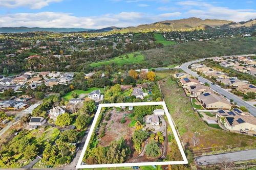 2360 Lone Oak Ln, Vista, CA, 92084-7720 | Card Image