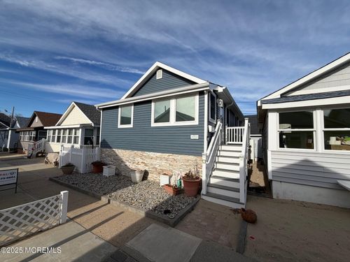 7 Brunswick Pl, Point Pleasant Beach, NJ, 08742-5619 | Card Image