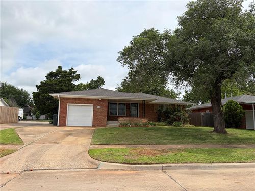 415 W Curtis Dr, Midwest City, OK, 73110-3005 | Card Image