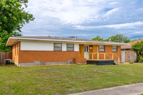 2302 Mockingbird Ln, Garland, TX, 75042-8305 | Card Image