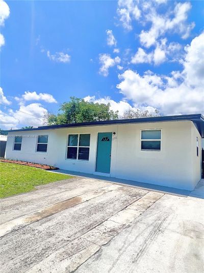 3731 Sw 58th Ter, House other with 3 bedrooms, 2 bathrooms and null parking in Davie FL | Image 1