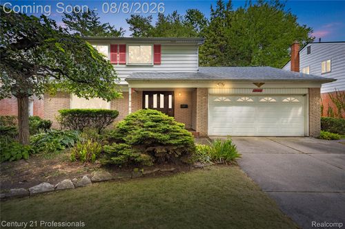 29314 Walker Dr, Warren, MI, 48092-2283 | Card Image