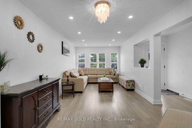 66 Thunderbird Trail, House attached with 5 bedrooms, 4 bathrooms and 2 parking in Brampton ON | Image 4