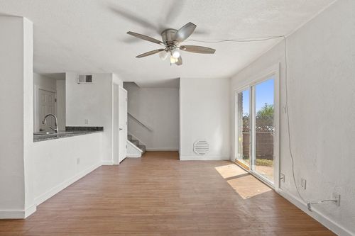 apt-106-300 E Croslin St, Austin, TX, 78752-2548 | Card Image