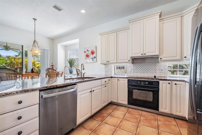 315 64 Th St, Condo with 3 bedrooms, 3 bathrooms and null parking in Holmes Beach FL | Image 8