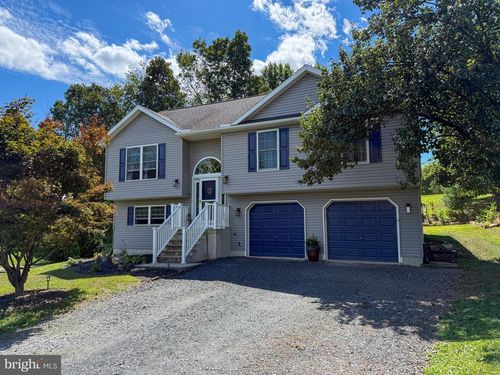 1652 Wampum Dr, AUBURN, PA, 17922-9330 | Card Image