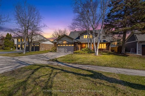 253 Mccraney St W, Oakville, ON, L6H3A9 | Card Image