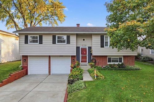 1205 E Ironwood Dr, Mount Prospect, IL, 60056-1439 | Card Image