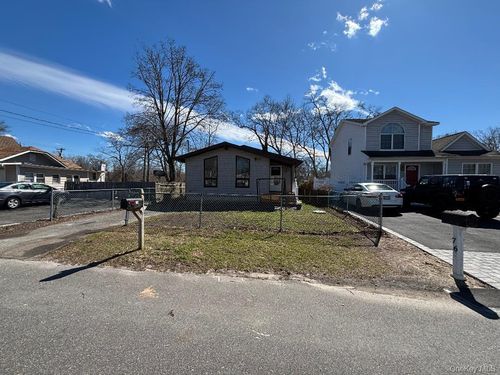 78 Carlton Ave, Mastic, NY, 11950-3217 | Card Image