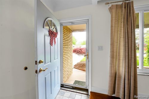 28314 James Dr, Warren, MI, 48092-5611 | Card Image