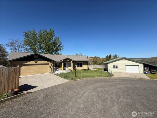 102 S 8th St, Dayton, WA, 99328-1400 | Card Image