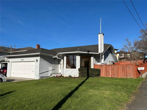4225 Quadra St, Saanich, BC, V8X1L5 | Card Image