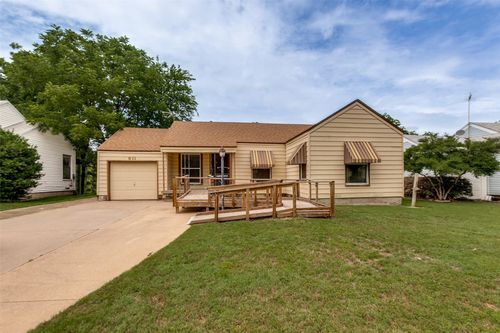 811 Magnolia Dr, Garland, TX, 75040-4926 | Card Image