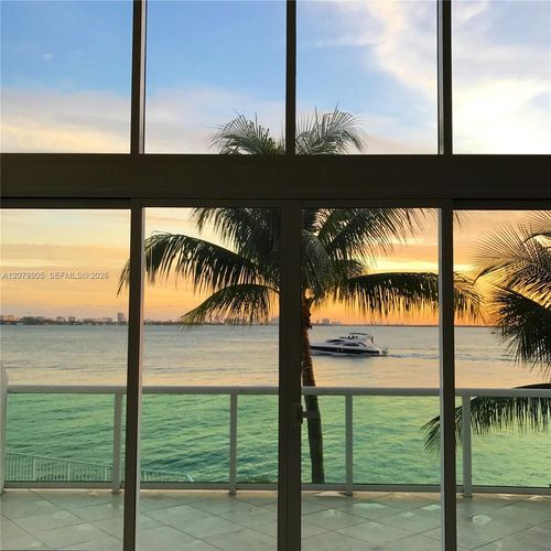 208-2000 Bay Dr, Miami Beach, FL, 33141-4554 | Card Image