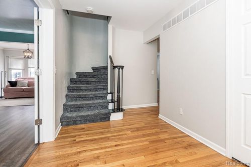 39802 Sunderland Dr, Clinton Township, MI, 48038-2689 | Card Image