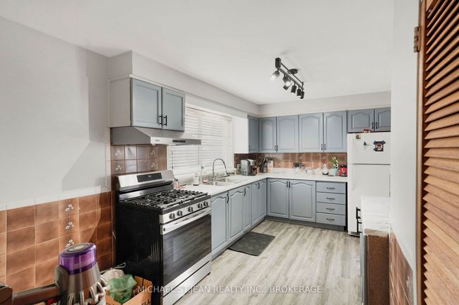 64 First Rd W, House other with 5 bedrooms, 2 bathrooms and 8 parking in Stoney Creek ON | Image 14