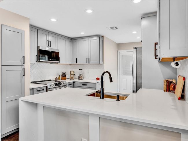 2970 Myrtle Oak Cir, House other with 2 bedrooms, 2 bathrooms and null parking in Davie FL | Image 17