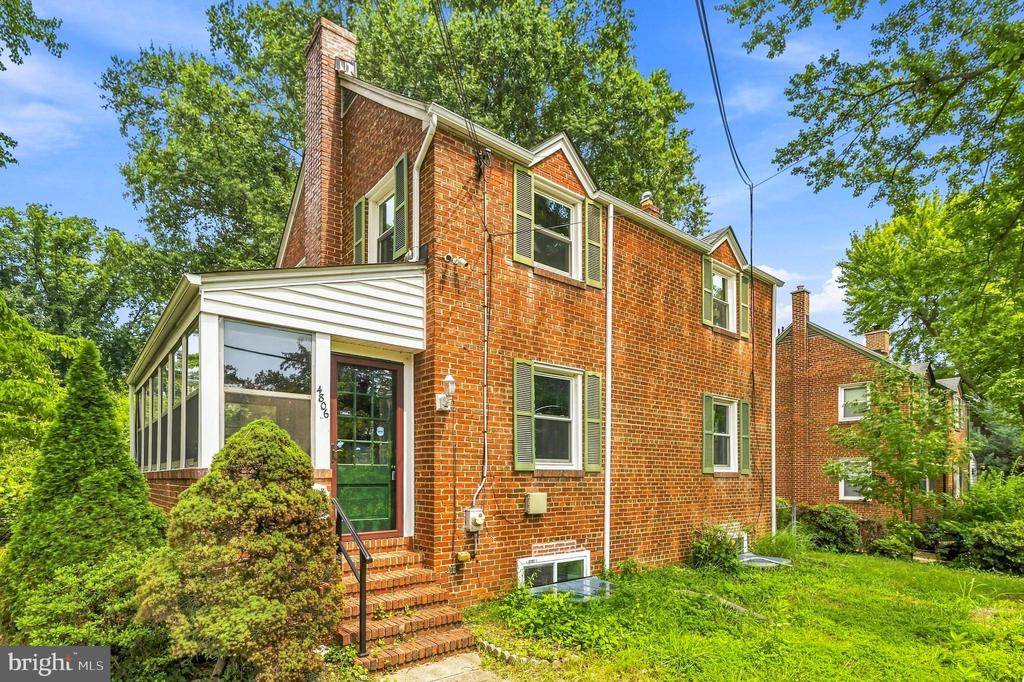 Residential in COLLEGE PARK 4