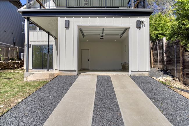 Garage and parking access via ally | Image 39